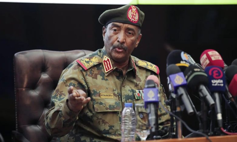 البرهان يدعو السودانيين لحمل السلاح ويجدد شروطه للتفاوض مع "الدعم السريع"