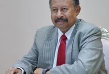 دعا الجيش لوقف الحرب.. حمدوك يحذر: السودان مهدد بالتحول إلى بؤرة للجماعات الإرهابية إذا استمر الصراع