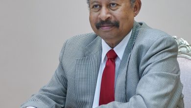 دعا الجيش لوقف الحرب.. حمدوك يحذر: السودان مهدد بالتحول إلى بؤرة للجماعات الإرهابية إذا استمر الصراع