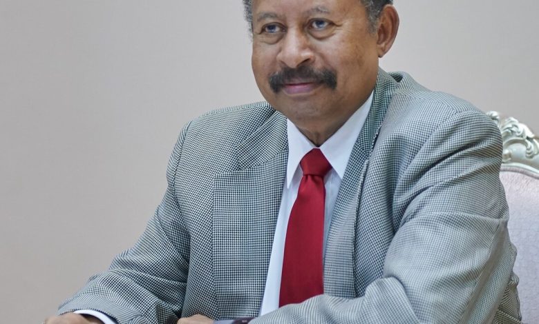 دعا الجيش لوقف الحرب.. حمدوك يحذر: السودان مهدد بالتحول إلى بؤرة للجماعات الإرهابية إذا استمر الصراع