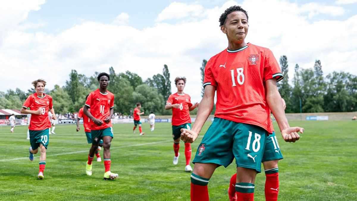 لماذا احتفظ جواو فيليكس بالكرة قبل تنفيذ رونالدو ضربة الجزاء أمام الفيحاء؟