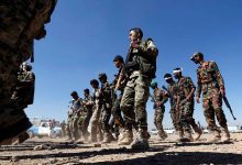 الحوثيون في مأزق.. عقوبات وسخط شعبي بسبب تهديد الملاحة الدولية