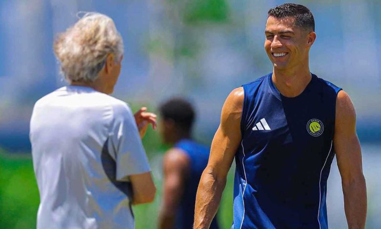 بسبب هذا اللاعب.. أسطورة ليفربول يطالب بإقالة سلوت (فيديو)