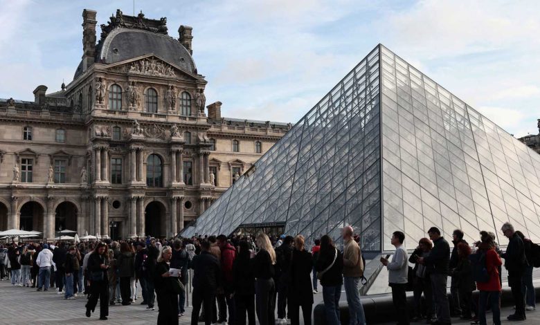 منة شلبي وكريم عبد العزيز ومحمد سعد خارج الموسم الرمضاني المقبل