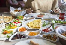 كيم كارداشيان تكشف سبب ارتدائها مجوهرات مليونية خلال محاكمة سارقيها