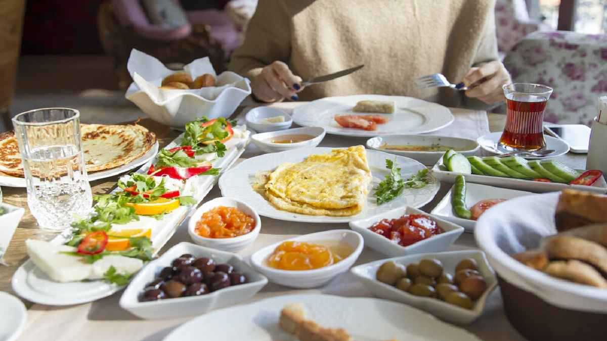 كيم كارداشيان تكشف سبب ارتدائها مجوهرات مليونية خلال محاكمة سارقيها