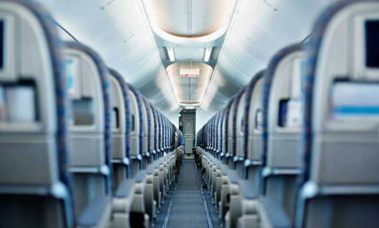 أول روبوت بشري روسي يسقط أرضاً بعد ثوانٍ من بدء عرضه (فيديو)