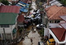 بعد سنوات من اختفائه.. أم سورية تتعرف على رفات ابنها من صورة في جيبه