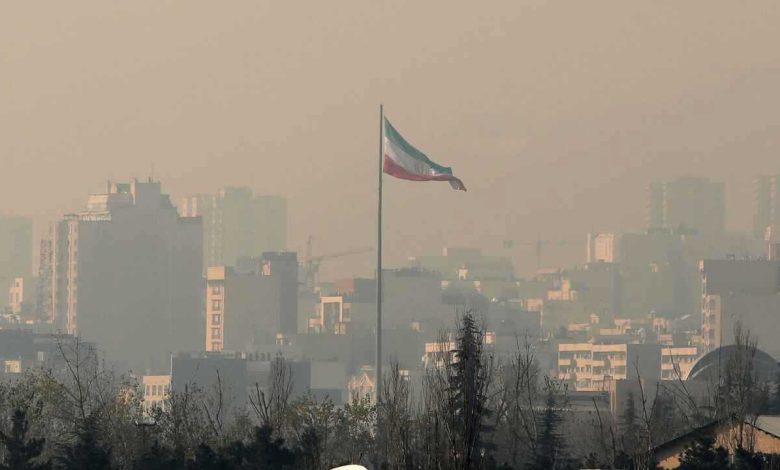 إيران تمدد تعطيل المدارس بسبب الإنفلونزا وتلوث الهواء