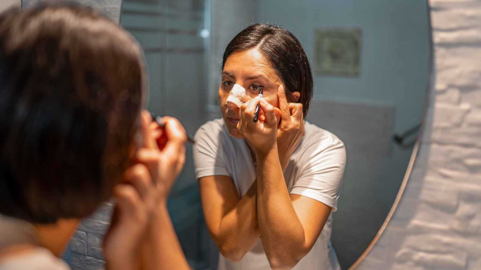 في عز الشتاء.. طلبة يقاسون البرد من أجل تحية المعلمين (فيديو)