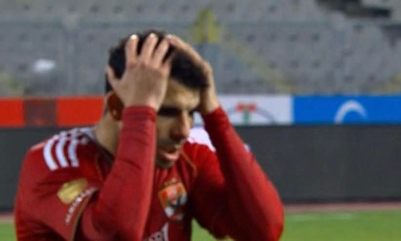 نجم الأهلي السابق يفتح النار على زيزو بعد التعادل امام المصري.. “لا يصلح للعب في الاحمر”