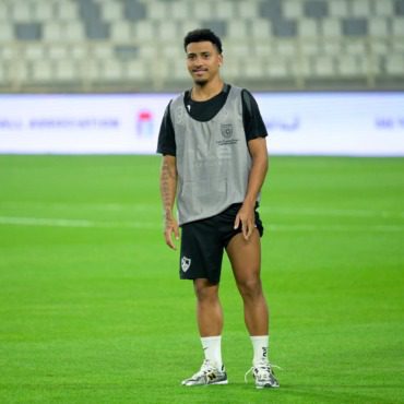 نجم الزمالك السابق يرشح لاعب مفاجأة لتعويض غياب بيزيرا أمام بيراميدز