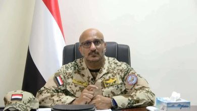 اليمن.. مجلس القيادة الرئاسي يحذر من "العبث الإيراني" بالأمن البحري والبيئي