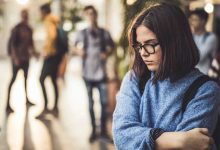 رضيع يفقد لسانه ويصارع الموت بعد شربه منظف مجاري