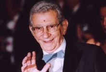 شاب يتحدى إعاقته ويصبح مصدر إلهام للمسافرين (فيديو)