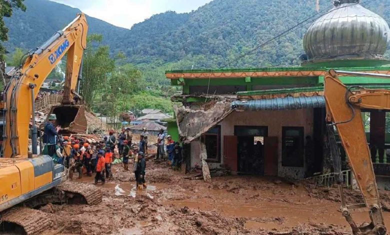 الجزائر تودّع الفنانة بيونة في جنازة مهيبة (فيديو)