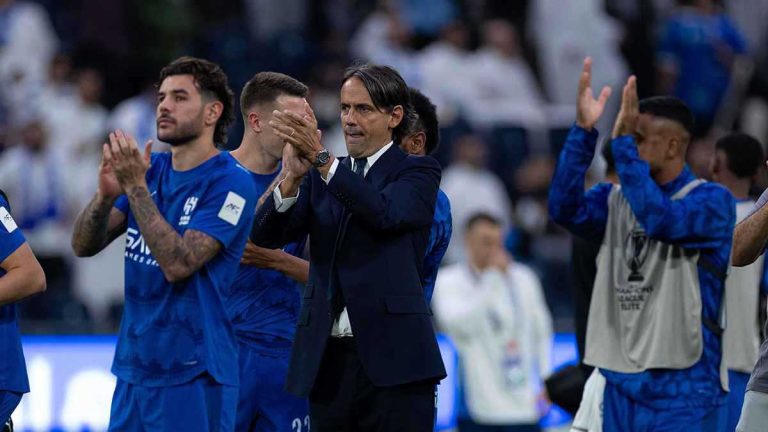 داخل الملعب.. وفاة مأساوية لمدرب في الدوري الصربي (فيديو)