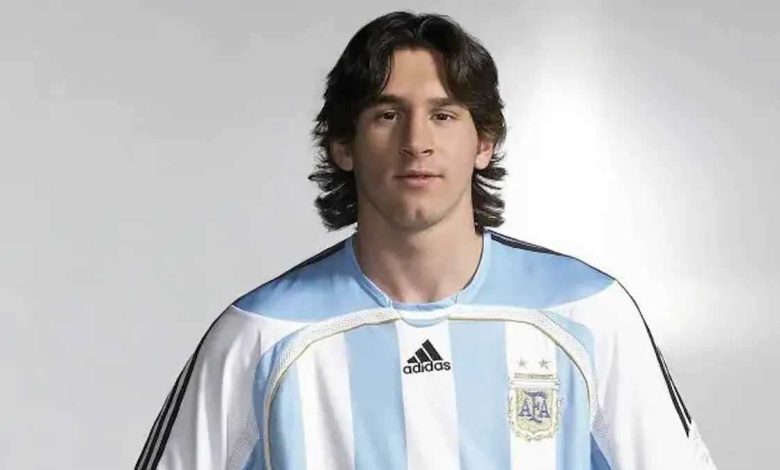 وافق على خفض راتبه.. نجم الأهلي السعودي يضحي من أجل الرحيل