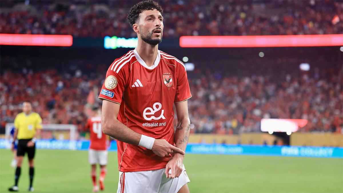 ظهر بقميصه التاريخي.. شيكابالا يبكي في وداع محمد صبري (فيديو)