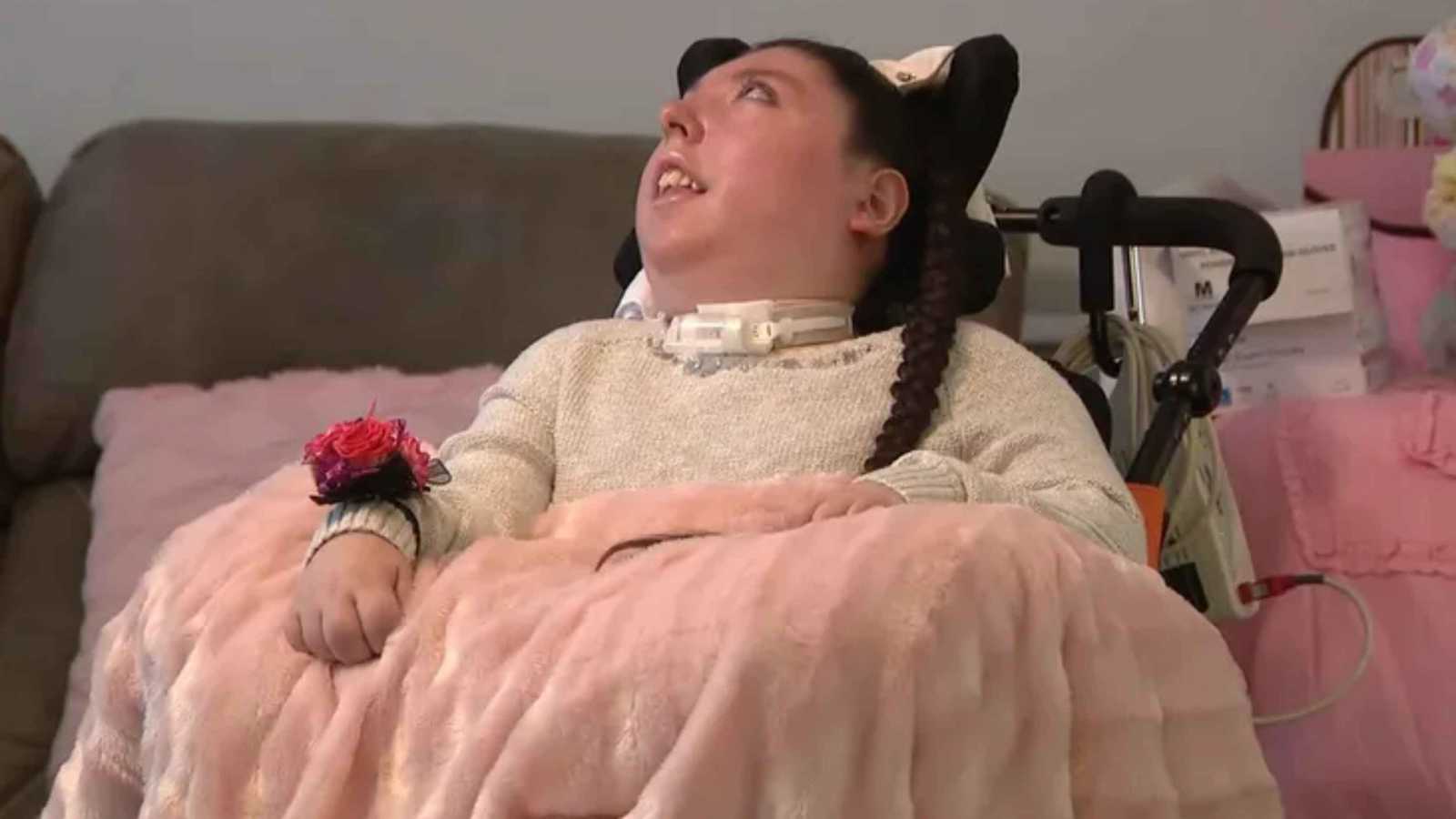 يرقد بغرفة العناية المركزة.. محمد صبحي