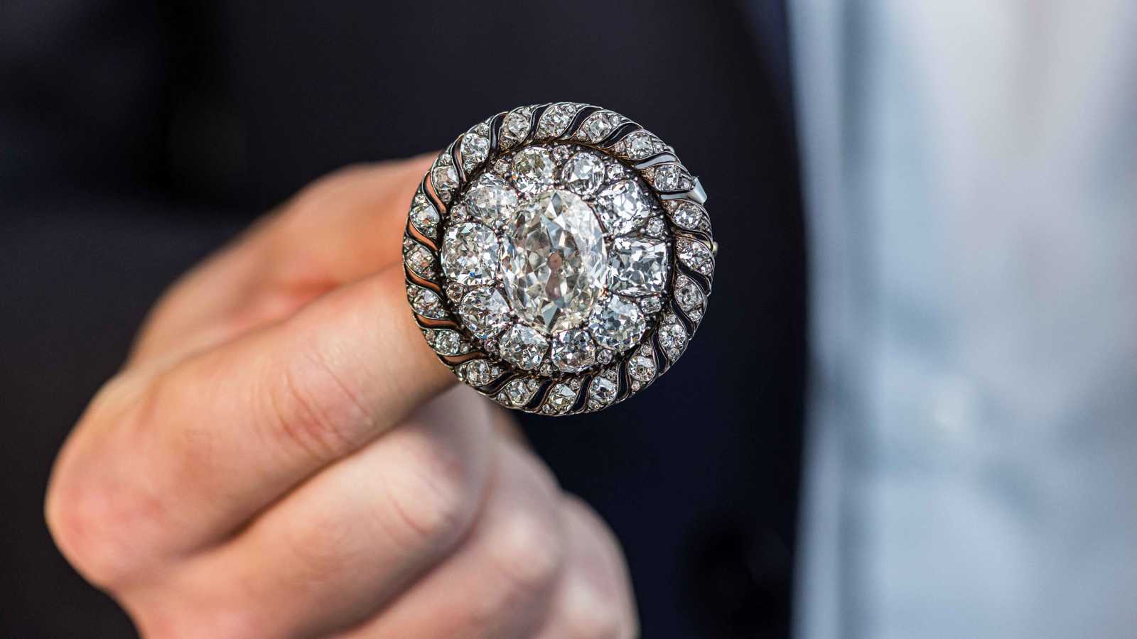 ذي غلوينغ روز