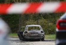 شاب يتحدى إعاقته ويصبح مصدر إلهام للمسافرين (فيديو)