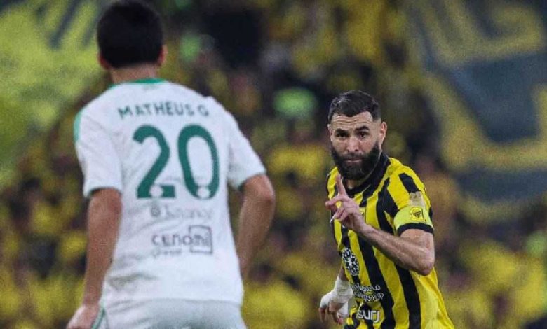 نجم شباب بلوزداد يرفض مصافحة مدربه بعد استبداله (فيديو)