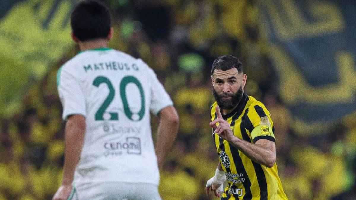 نجم شباب بلوزداد يرفض مصافحة مدربه بعد استبداله (فيديو)