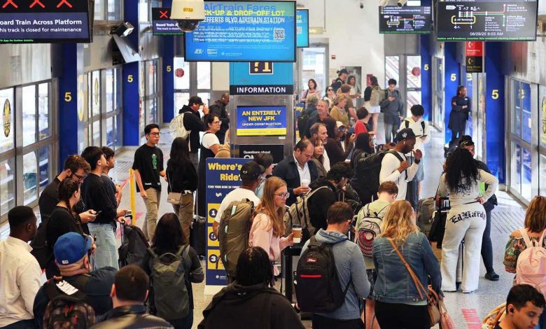 فوضى الإغلاق الحكومي تهدد 40 مطارًا أمريكيًا