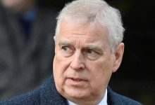 شاب يتحدى إعاقته ويصبح مصدر إلهام للمسافرين (فيديو)