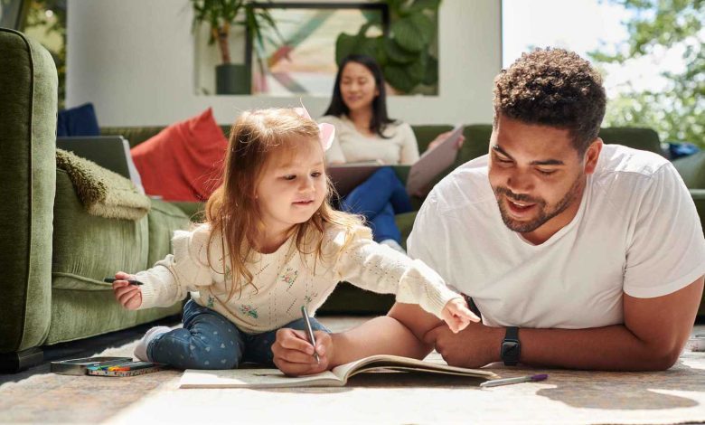 بدر الشعيبي يجسد شخصية مايكل جاكسون في مسرحية بالكويت