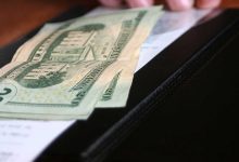 مصر تعد وثائقياً عن نقل قناع توت عنخ آمون للمتحف الكبير