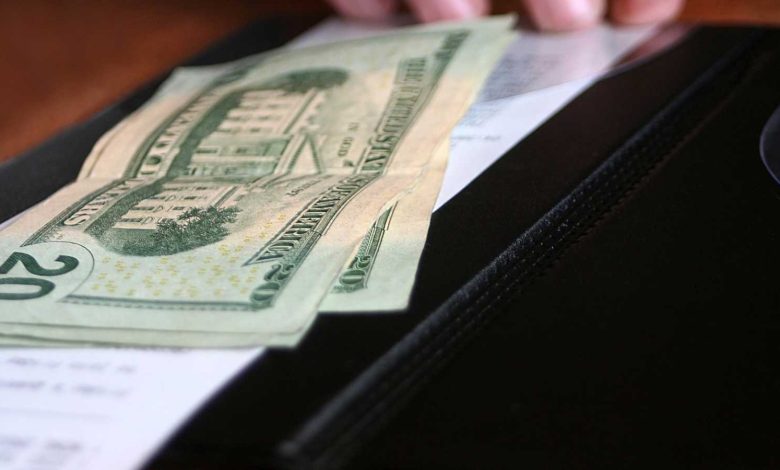 مصر تعد وثائقياً عن نقل قناع توت عنخ آمون للمتحف الكبير