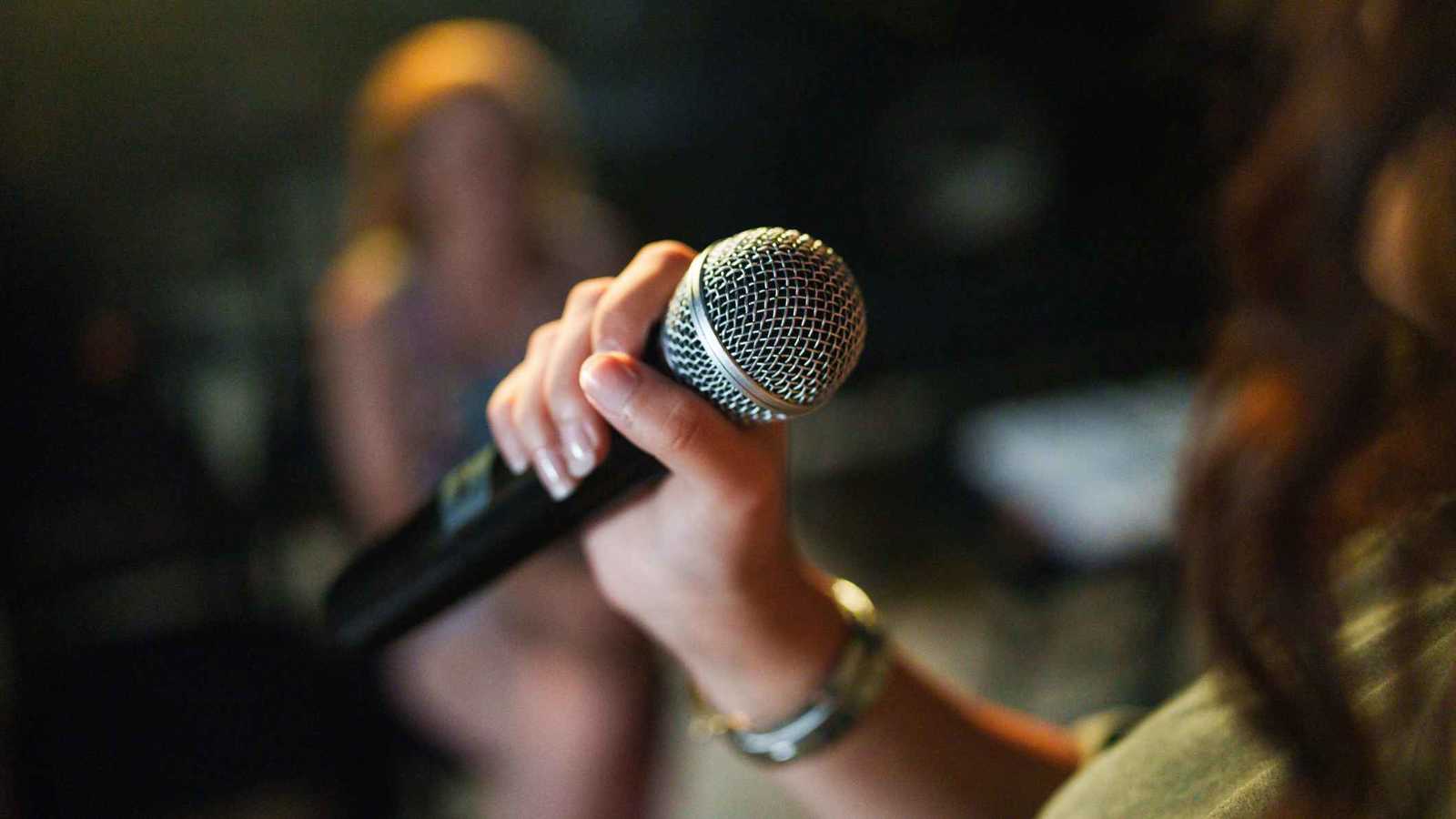 امرأة تطالب شريكها السابق بتعويض مالي بعد أن