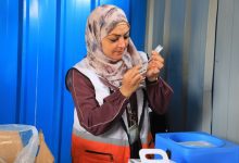 الهلال الأحمر يواصل رسالته الإنسانية.. حملة استدراكية لحماية أطفال غزة من الأمراض