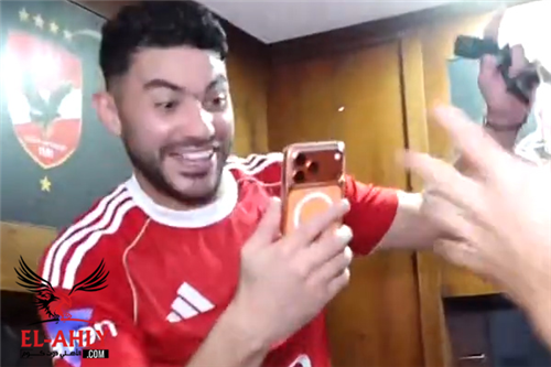 احتفالات مجنونة .. غرفة ملابس الأهلي بعد التتويج بالسوبر «روحوا ناموا»