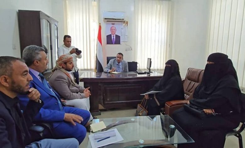 أمين العاصمة صنعاء يؤكد على أهمية دور المعلمات في مواصلة العملية التعليمية رغم التحديات