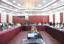 اجتماع برئاسة محافظ المهرة يناقش إعداد الخطة الاقتصادية الشاملة للمحافظة