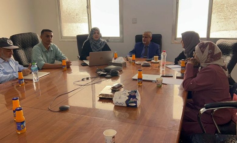 اجتماع صحي بعدن يناقش عمل دراسات استراتيجية لمكافحة سرطان الثدي