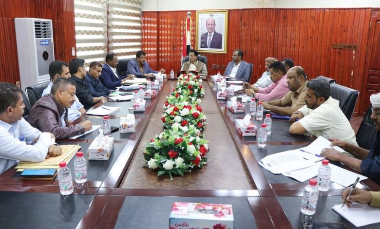 اجتماع في المهرة يناقش إجراءات إعداد الخطة والموازنة لعام 2026م