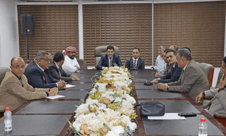 اجتماع يناقش سير تنفيذ الآليات التنظيمية والضوابط المعتمدة من لجنة تمويل الواردات