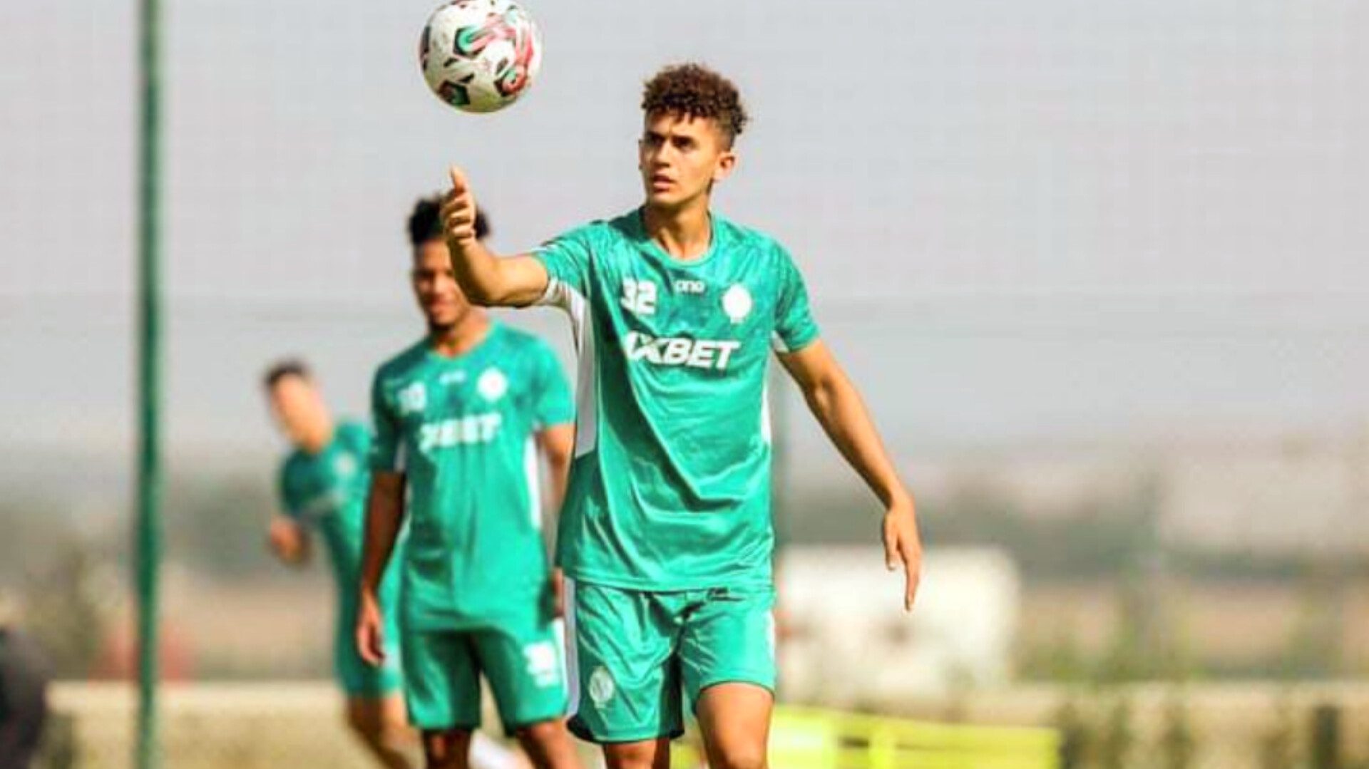 وكيل أعمال مدافع الرجاء الرياضي مهدي مشخشخ يفجر مفاجأة كبرى