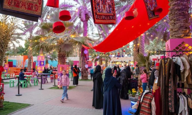 الدبكة والأزياء الشامية تخطف الأنظار في يومها الثاني بـ"انسجام عالمي"