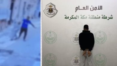 القبض على شخص يعتدي على آخر ويضايق المارة في جدة