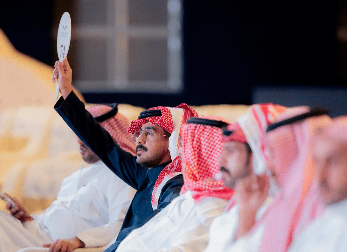 بيع شاهين شرورة بـ351 ألف ريال في الليلة الـ25 لمزاد الصقور