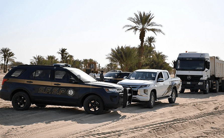 ضبط مقيم لتلويثه البيئة بتفريغ مواد خرسانية في عسير