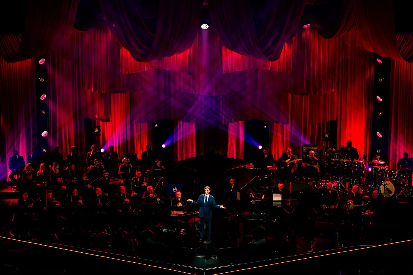 كاظم الساهر يختتم مهرجان الغناء بالفصحى بمشاركة الموهبة السعودية نجد