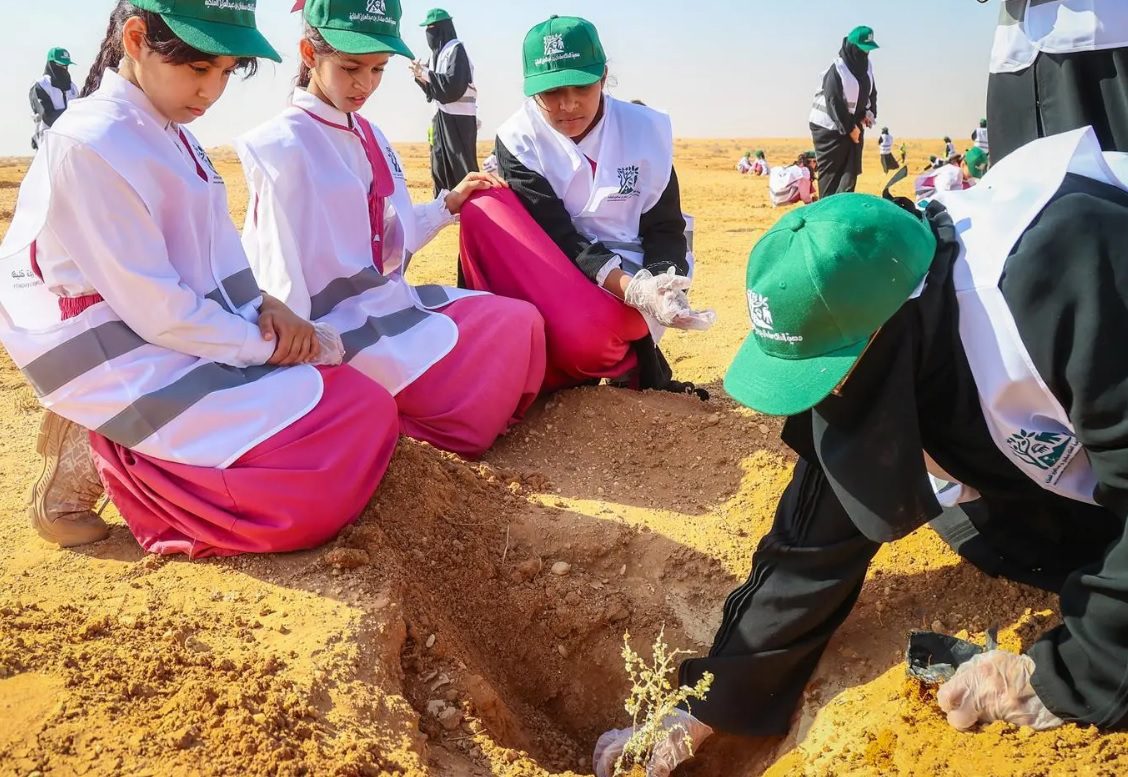 محمية الملك سلمان تزرع 2000 شتلة في مبادرة "يد تغرس وأرض تزدهر"
