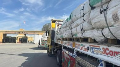 مساعدات إنسانية سعودية جديدة تعبر منفذ رفح متجهة إلى قطاع غزة