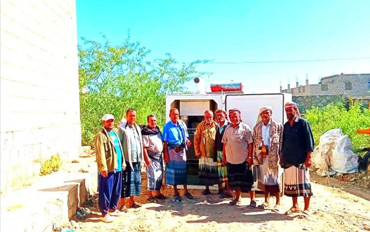 استعدادًا لتدشين فرع جديد للهجرة والجوازات في لودر.. السلطة المحلية تسلم مولدًا كهربائيًا